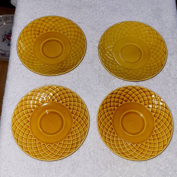 Gold Medallion Enoch Wedgwood Tunstall Tea Cup Saucer Set Of 4 GUC - Picture 1 of 12